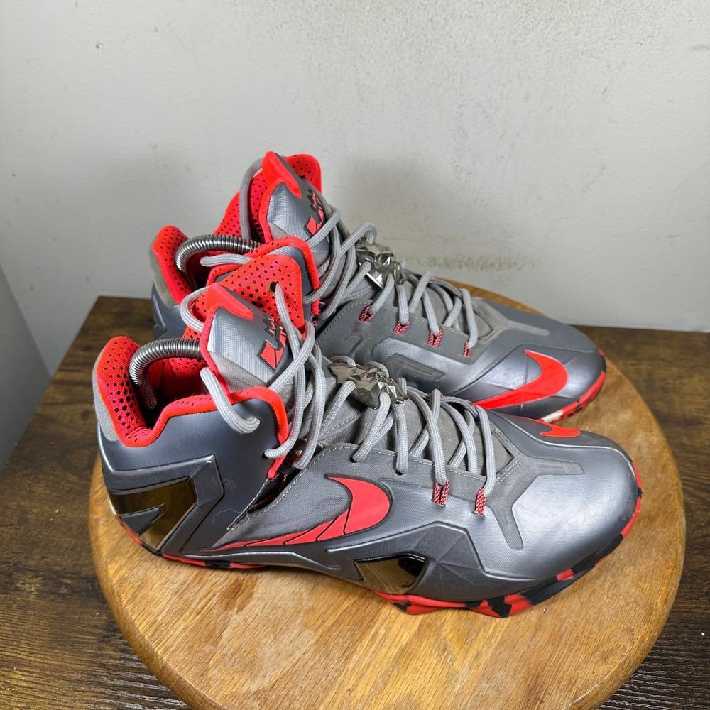 Nike Lebron 11 Gray Red Men's Basketball Shoes Sz 9.5 642846-001